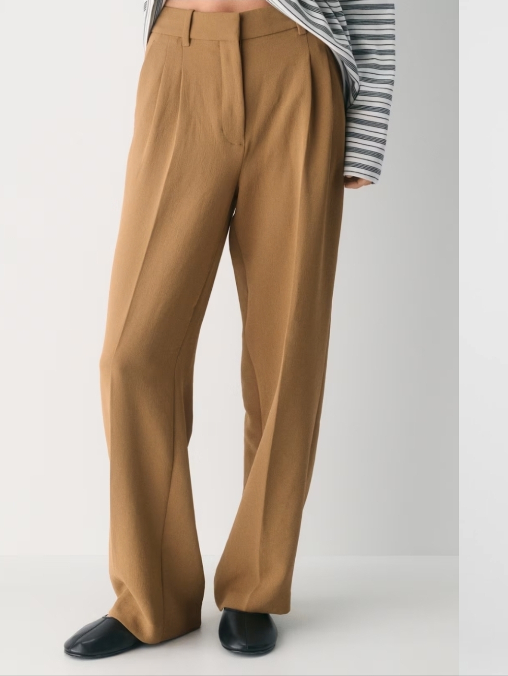 Wilfred Aritzia "THE EFFORTLESS PANT" - Picture 2 of 5